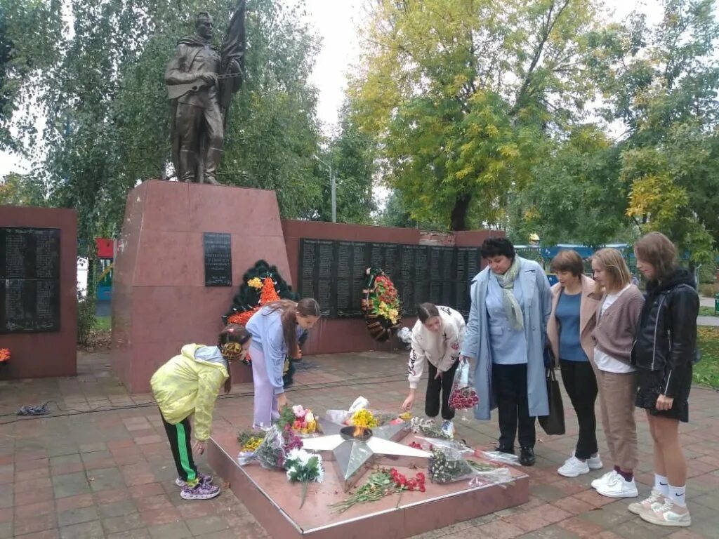 Пгт Ильский фото. Посёлок Ильский Краснодарский. День защиты детей в пгт Ильский. Пгт Ильский вечный огонь.