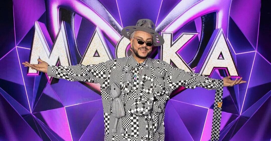 Расплакался киркоров на шоу маска. Киркоров с белыми волосами шоу маска. Киркоров сейчас 2023. Киркоров в шоу маска 2024. Киркоров в шоу маска 2024.