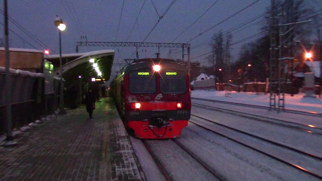 Электрички пушкино тайнинская. Эд4м 0224. Эд4м 0225. Станция электрички Перловская. Платформа Перловская Мытищи.