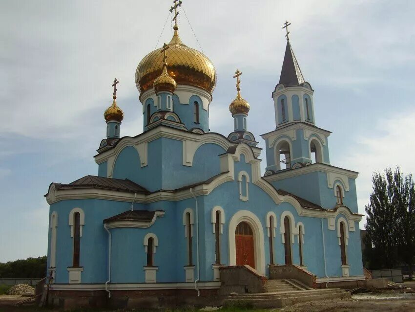 Первомайское украина донецкая область. Храм Марии Магдалины в Авдеевке. Храм в честь Святой равноапостольной Марии Магдалины Авдеевка. Храмы Донецкой области. Православные храмы в Донецкой области.