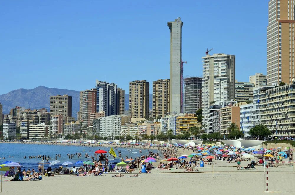 Бенидорм испания. Benidorm island бенидорм. Погода бенидорм испания. Пляж леванте испания. Бенидорм испания.