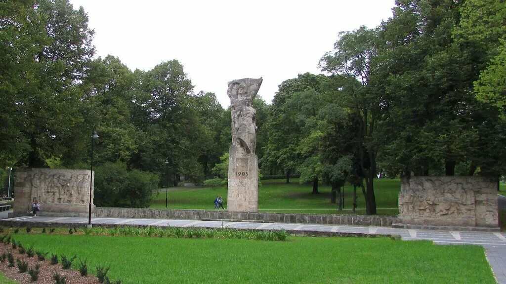 Кулдига латвия кладбище фото. Лиго в латвии 2021. Кулдига краеведческий музей фото. Балтэзерс латвия озеро. Город кулдига.