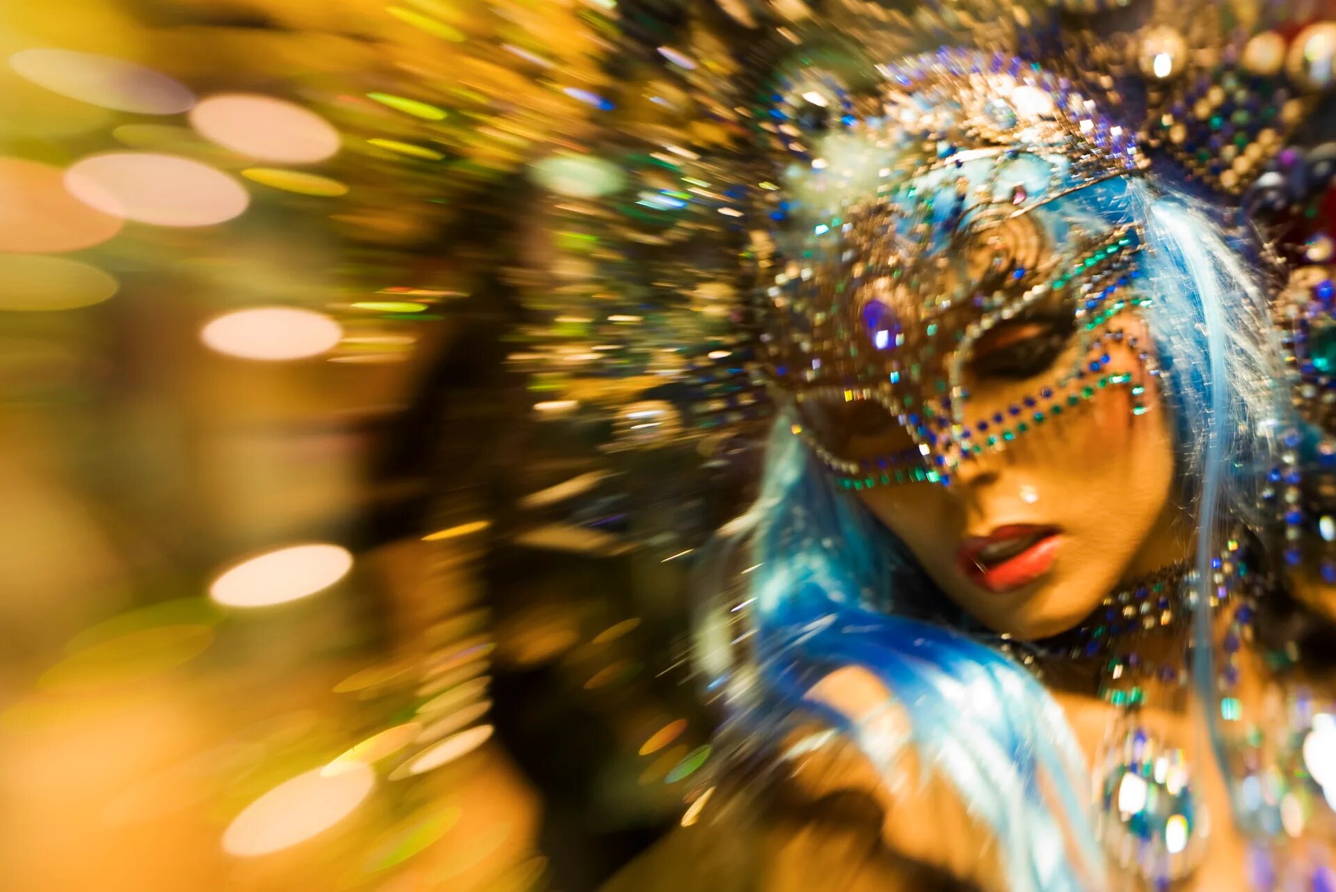 Италия венеция карнавал. Карнавальная жизнь. Карнавальная жизнь. Людмила гурченко карнавальная ночь. Карнавал жизни.