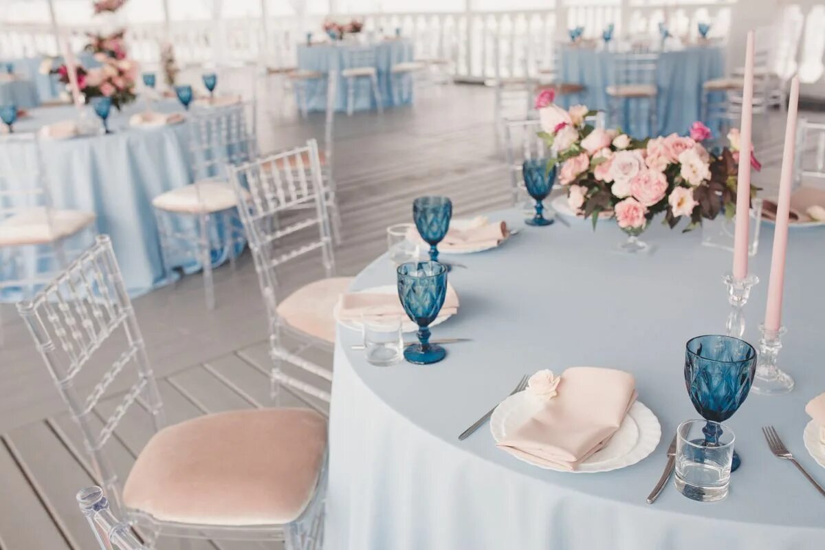 Стол ласково. Свадьба в розово голубом цвете. Украшение стола в голубом цвете. Декор свадьбы в голубых тонах. Нежно голубой цвет свадьбы.