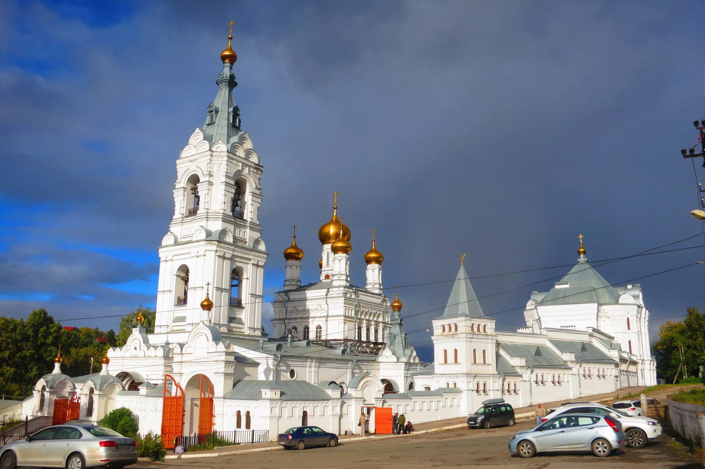 Пермь за 1 день. Пермский Свято-Троицкий Стефанов монастырь. Свято Троице Стефанов мужской монастырь Пермь. Свято-Троицкий Стефанов монастырь Пермь храм. Мужской монастырь в Мотовилихе Пермь.