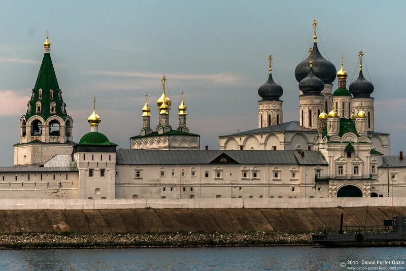 Свято макарьевский монастырь. Макарьевский Желтоводский монастырь. Свято Троицкий Макарьевский монастырь. Желтоводский Троицкий Макарьев монастырь. Свято-Троице-Макарьево-Желтоводский монасты́рь.