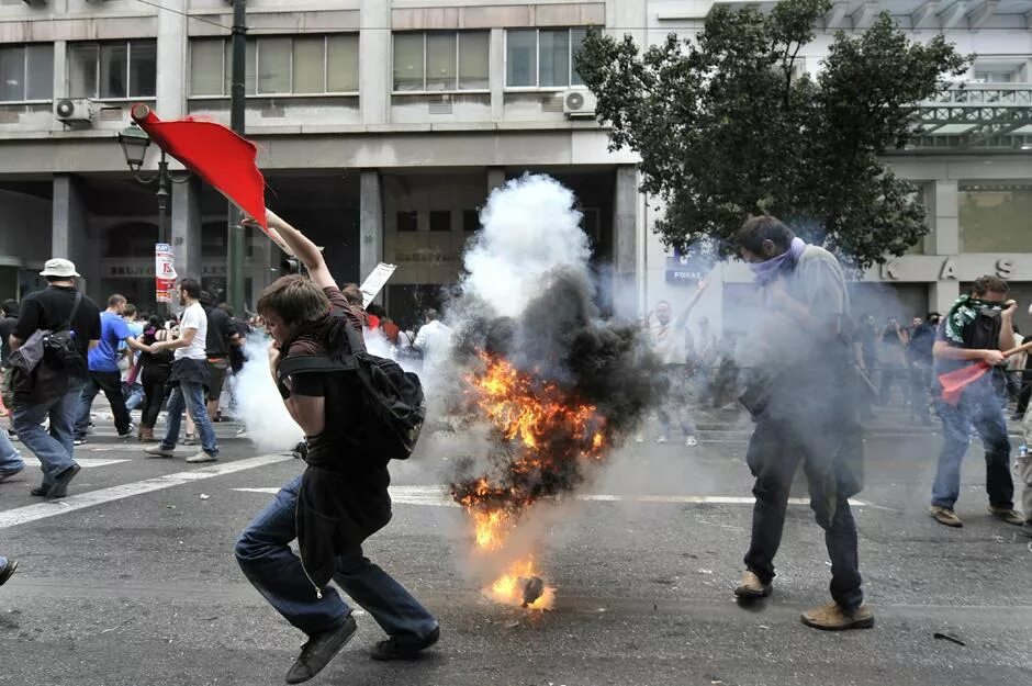 5 мая 2010. Забастовка. Забастовка картинки. Незаконные забастовки картинки. Протесты в Греции 2010—2012 года.