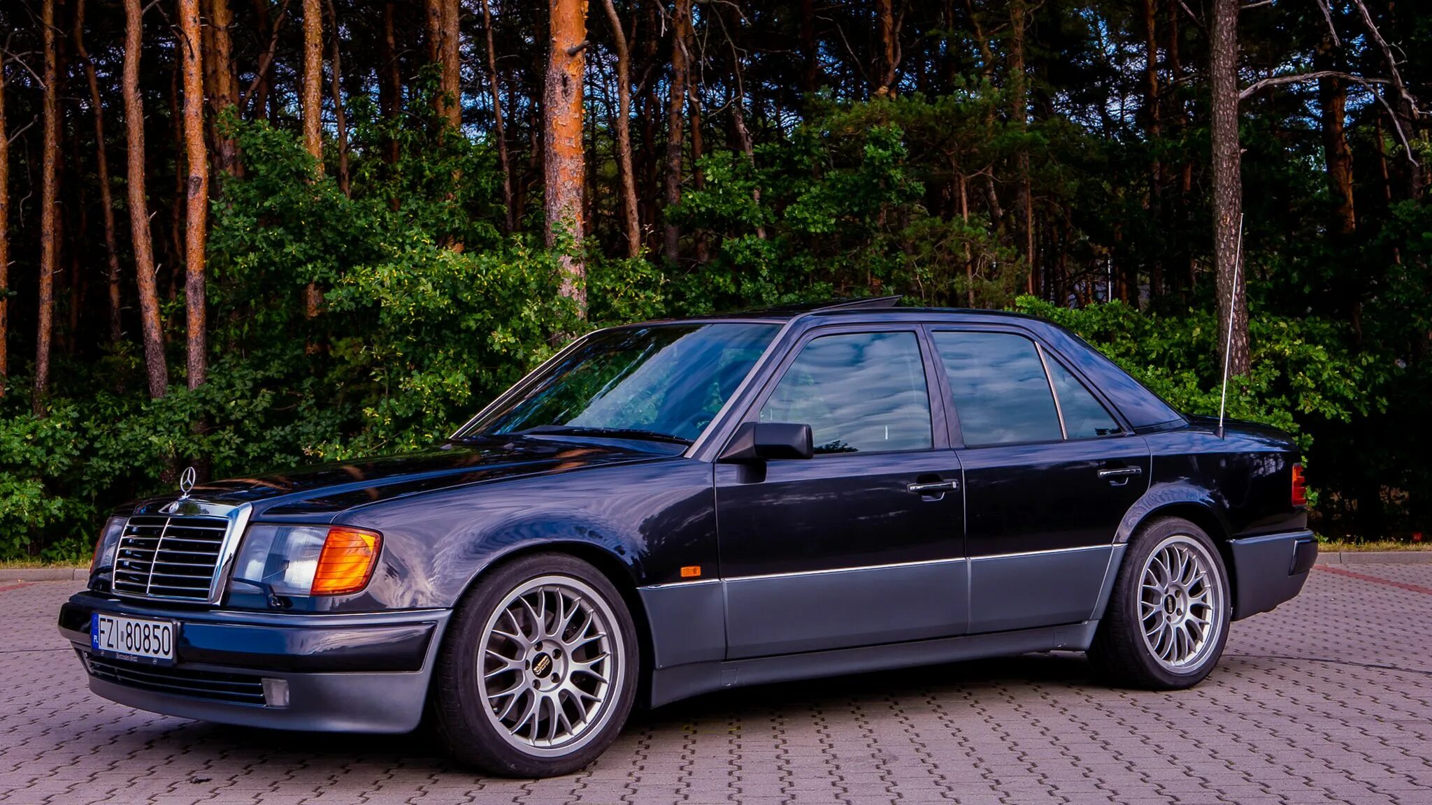 124 тыс. Mercedes Benz w124 e500. Mercedes w124 e500. Mercedes-Benz w124 1993. Mercedes-Benz 500 e.