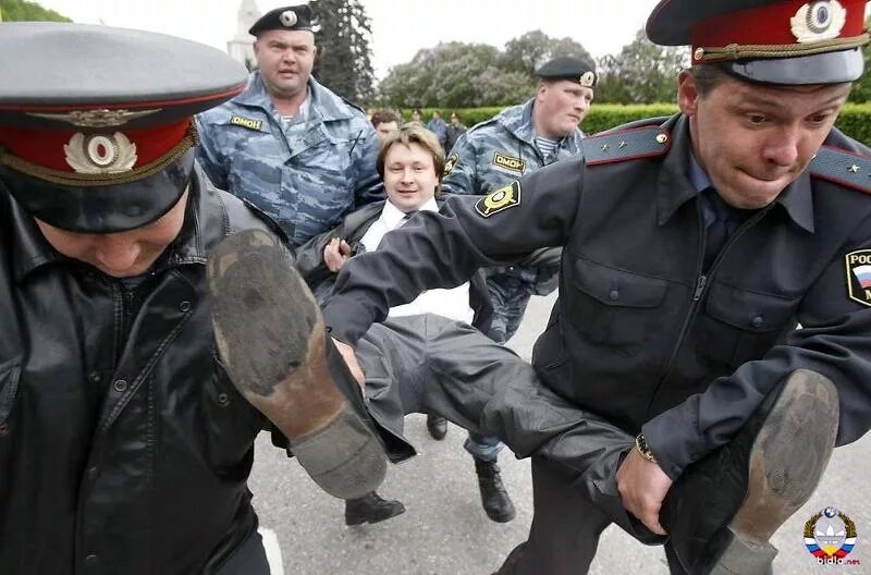 Забрали в полицию пьяным
