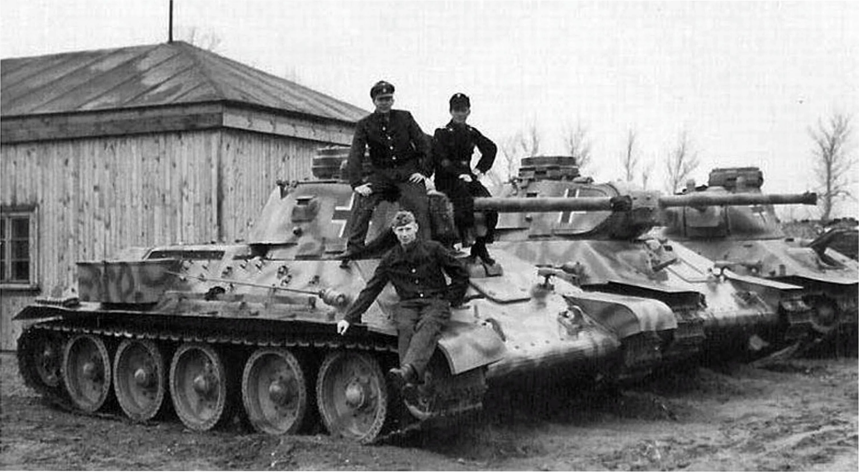 Немецкие танки в советских фильмах. Т-34 трофейный немецкий. Немецкий танк т 34. Трофейные т34 тягач. Т34 на службе вермахта.