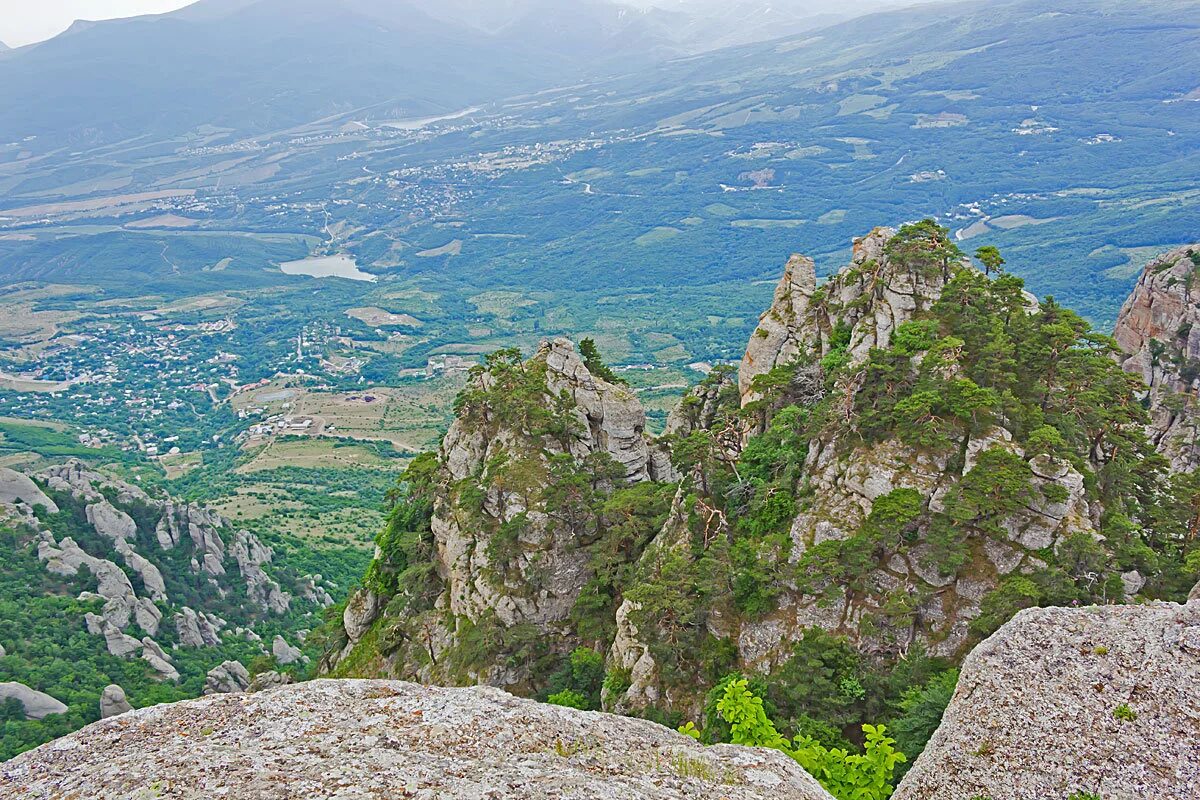 Города в горном крыму. Горы Крыма. Крымские горы гряды. Добровская Долина Крым. Гора Клементьева крымские горы.