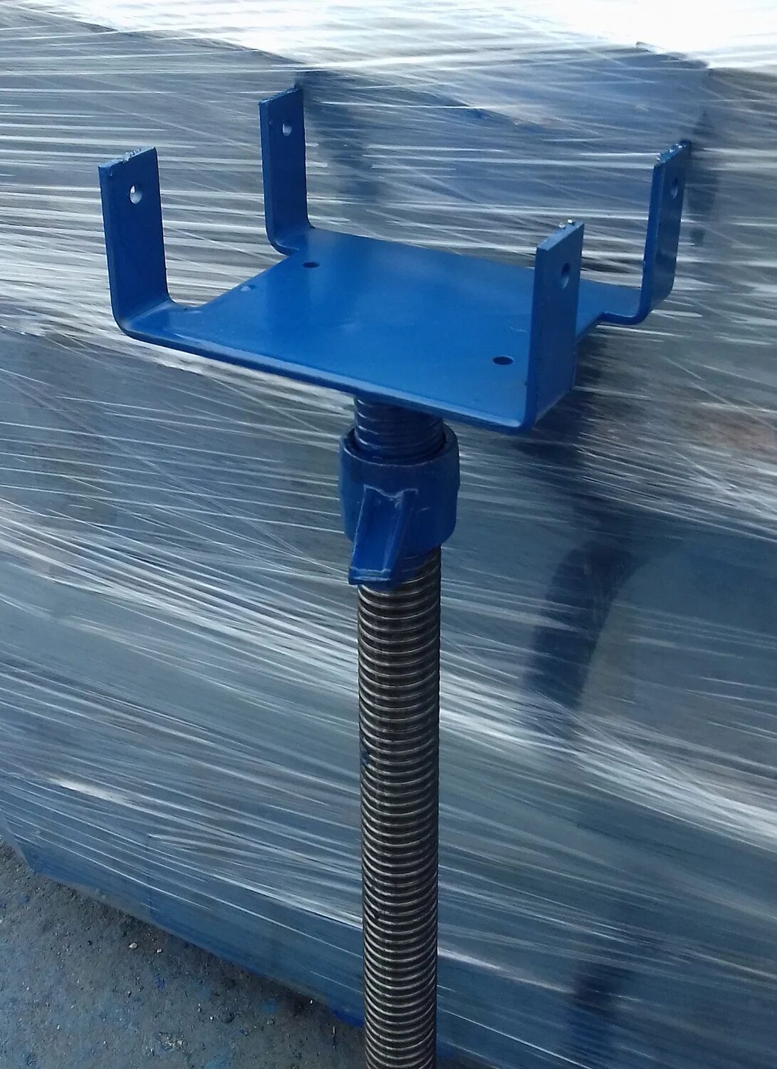 Унивилка для опалубки. Унивилка для опалубки. Унивилка для стойки под балку д. С фиксатором строительных унивилка. Съемная унивилка.