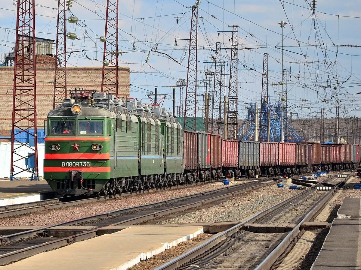 Электровоз вл80р. Вл80с 3005. Вл80р-1500. Вл80р-1572. Вл80р 1731.