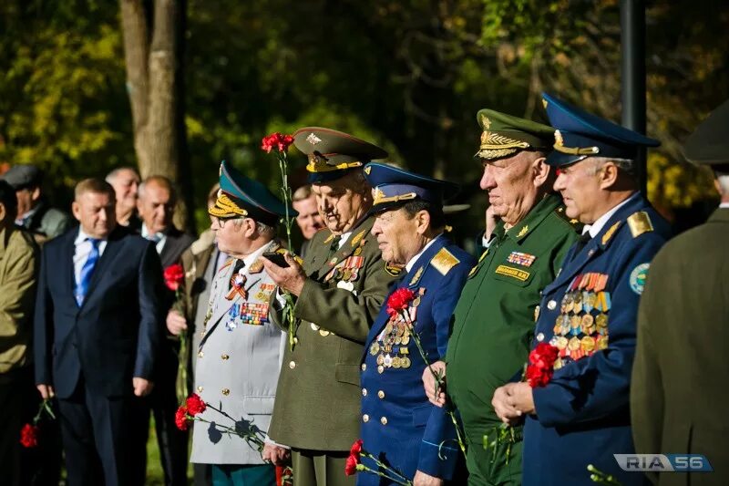 Военный сайт ветеранов. Ветераны у военкомата. Ветераны военного комиссариата Архангельской обл.. Военкомат Асбест. Военный комиссариат Асбест.