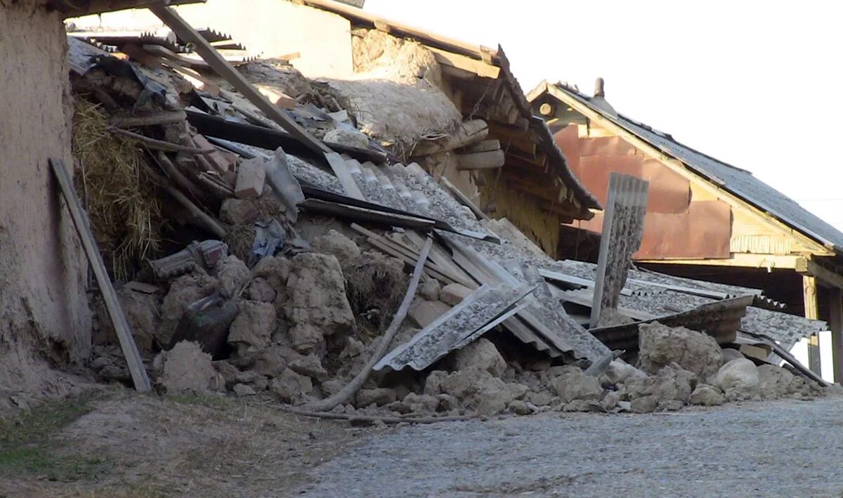 Землетрясение в таджикистане сейчас. Офтобруй таджикистан землетрясение. Землетрясение в худжанде. Землетрясение. Турсунзаде на карте таджикистана.