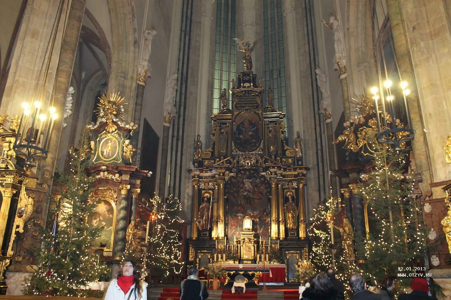 Европейское рождество в соборе. Главная елка во франции перед нотр дамом. Европейское рождество в соборе. Европейское рождество в соборе. Европейское рождество в соборе.