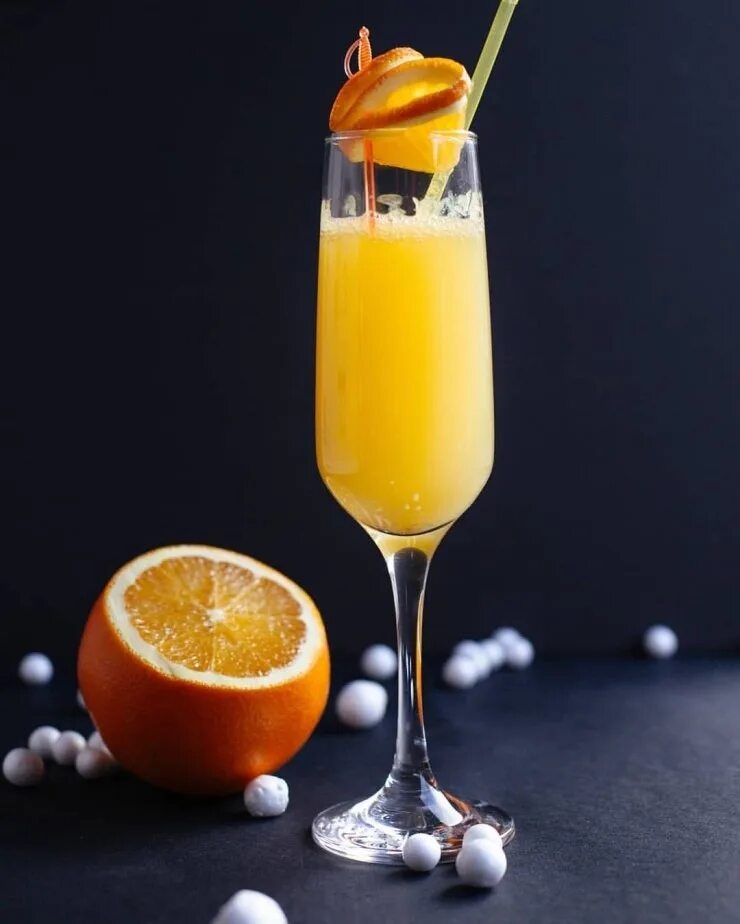 Сок апельсиновой цедры. Mimosa Cocktail. Мимоза напиток алкогольный. Коктейль Мимоза. Бокалы для коктейлей.