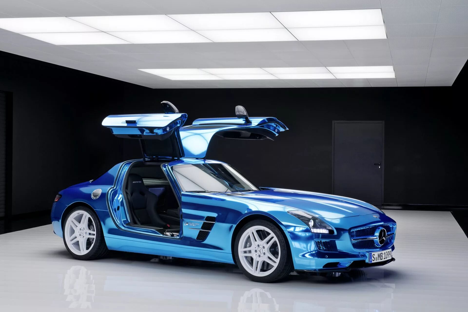 Мерседес быстрая машина. Mercedes Benz SLS AMG Electric Drive. Mercedes-Benz SLS AMG Coupe. Mercedes-Benz SLS AMG двери. Мерседес SLS AMG синий.