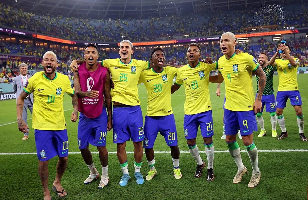 Город бразилия франция. Бразилия команда 2022. Сборная Бразилии на ЧМ. Сборная Бразилии по футболу футболисты Бразилии. Пеле сборная Бразилии.