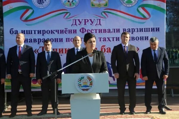 Таджикистан вперед. Таджикистан душанбе. мероприятие таджикистан. плакат в душанбе президент со спортсменами. день флага республики таджикистан.