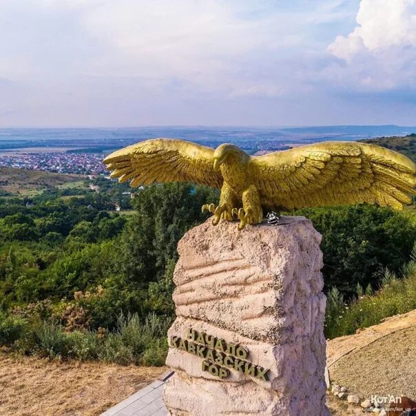 Купить билет орел анапа. Орел в Анапе начало кавказских гор. Смотровая площадка начало кавказских гор Анапа. Бронзовый Орел «начало кавказских гор» Анапа.