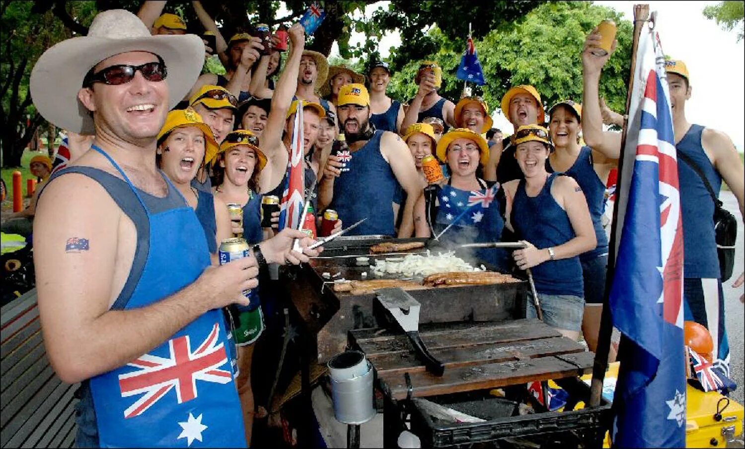 Быт и традиции австралии. Австралия люди. Дружелюбные австралийцы. Барбекю в Австралии. Австралийцы на барбекю в новый год.