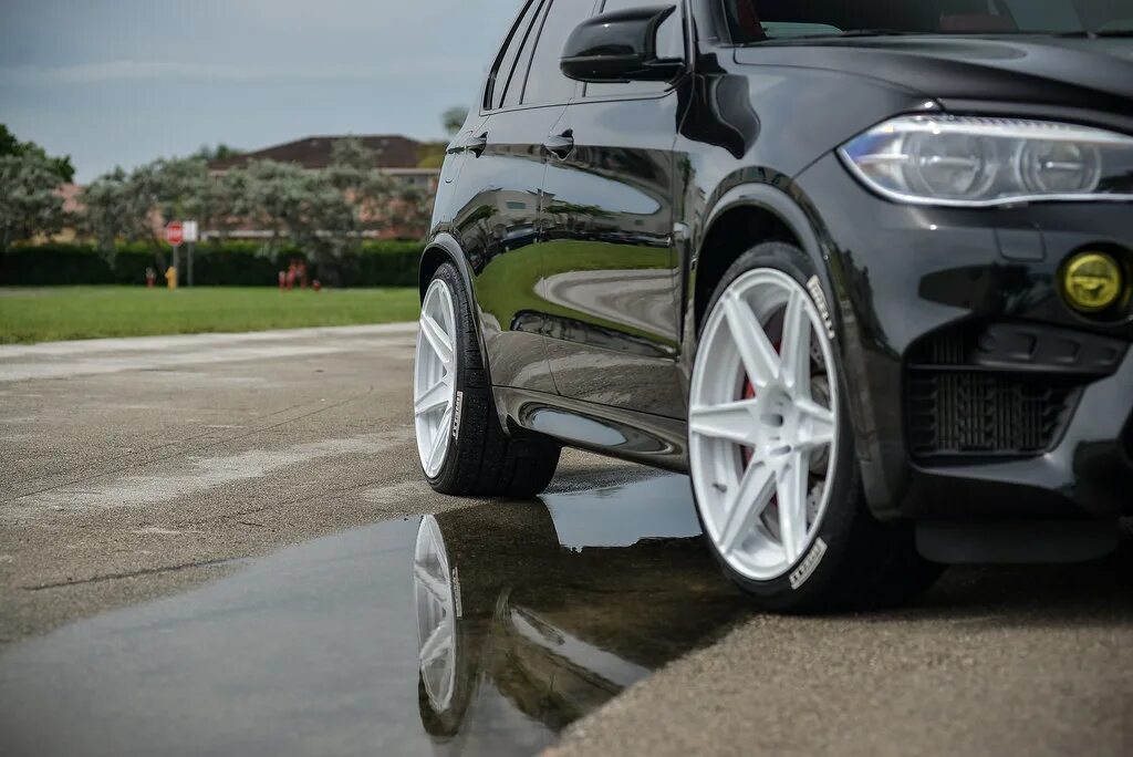 Диски х5. Bmw x5 r20. Bmw x5 128 стиль. Bmw x5 f15 r21. Бмв х5 2008.