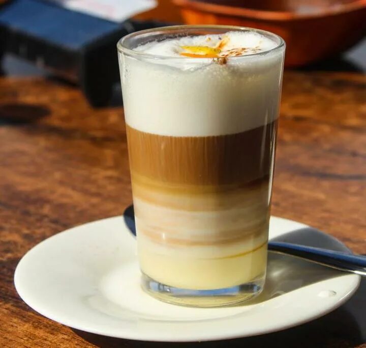 Кортадо кофе что это. Кортадо кофейные напитки. Кортадо кофе Испания. Кортадо кофе рецепт. Топленый Кортадо.