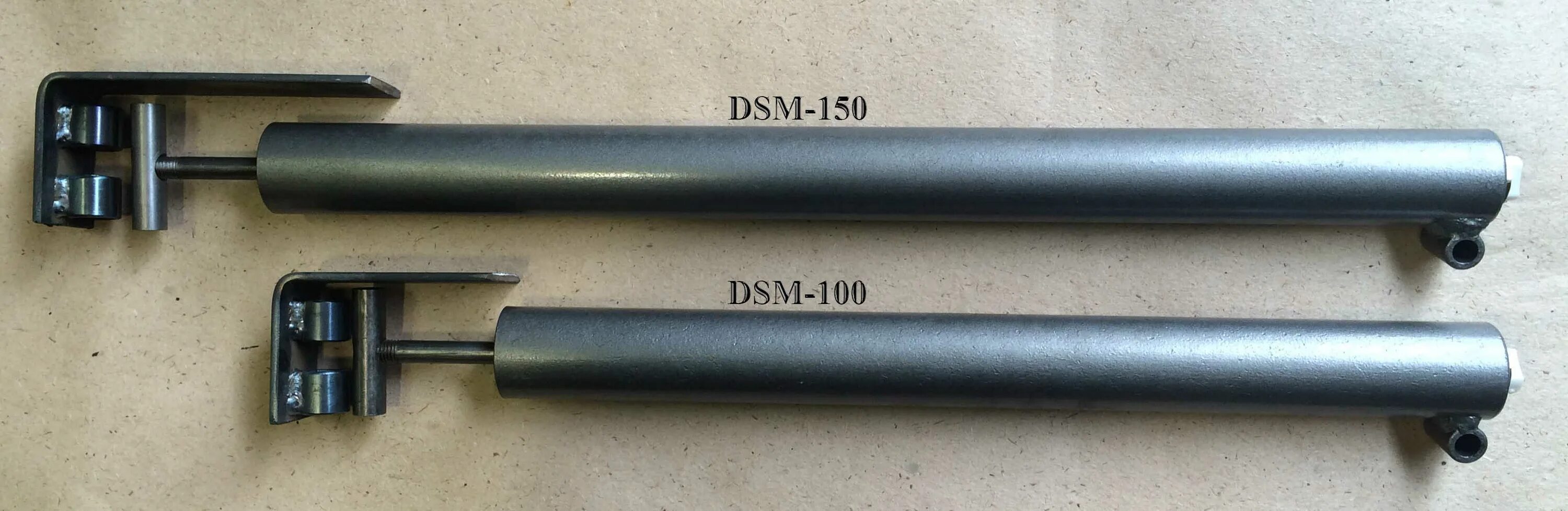 Доводчик пневматический DSM-150k. Доводчик дверной DSM 150k. DSM 100 доводчик уличный. Доводчик DSM-100 серый пневматический. Доводчик дверной пневматический