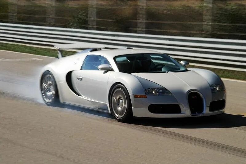 Сколько лошадиных сил в бугатти. Bugatti Veyron 2007. Бугатти Вейрон СС. Bugatti Veyron Ferrari Enzo.