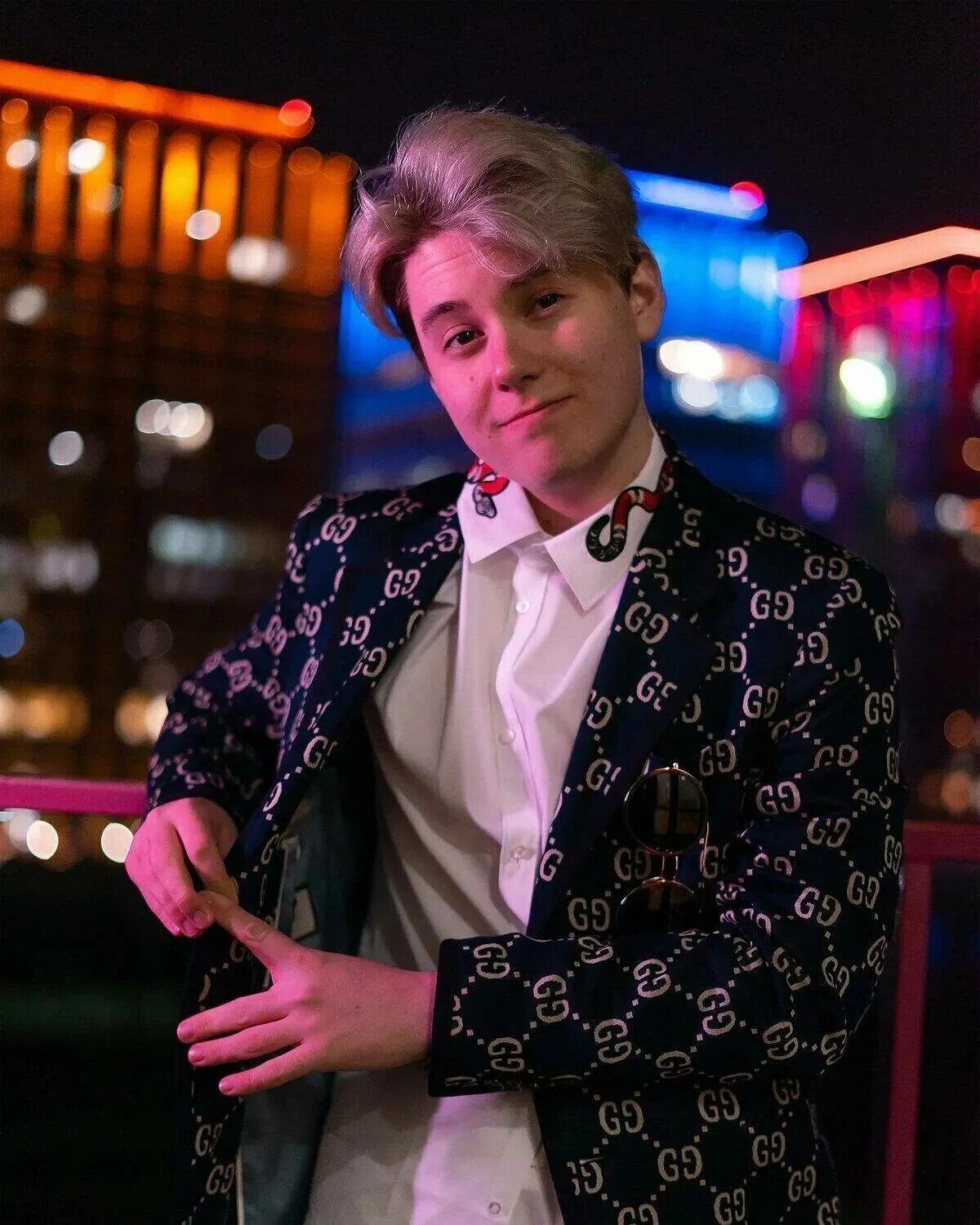 Включи настоящего компота. Компот в майнкрафте роман парамонов. Игры майнкрафт компот. Майнкрафт фейковый компот. Включи настоящего компота.