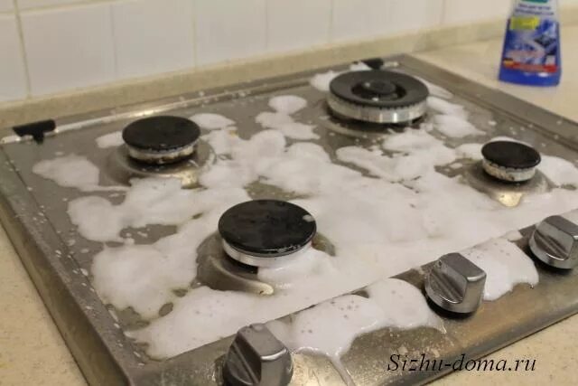 Пятна на газовой плите. Пятна на нержавеющей газовой плиты. пятна на нержавеющей варочной панели. пятна на газовой плите из нержавейки. пятна на нержавейке варочной панели.