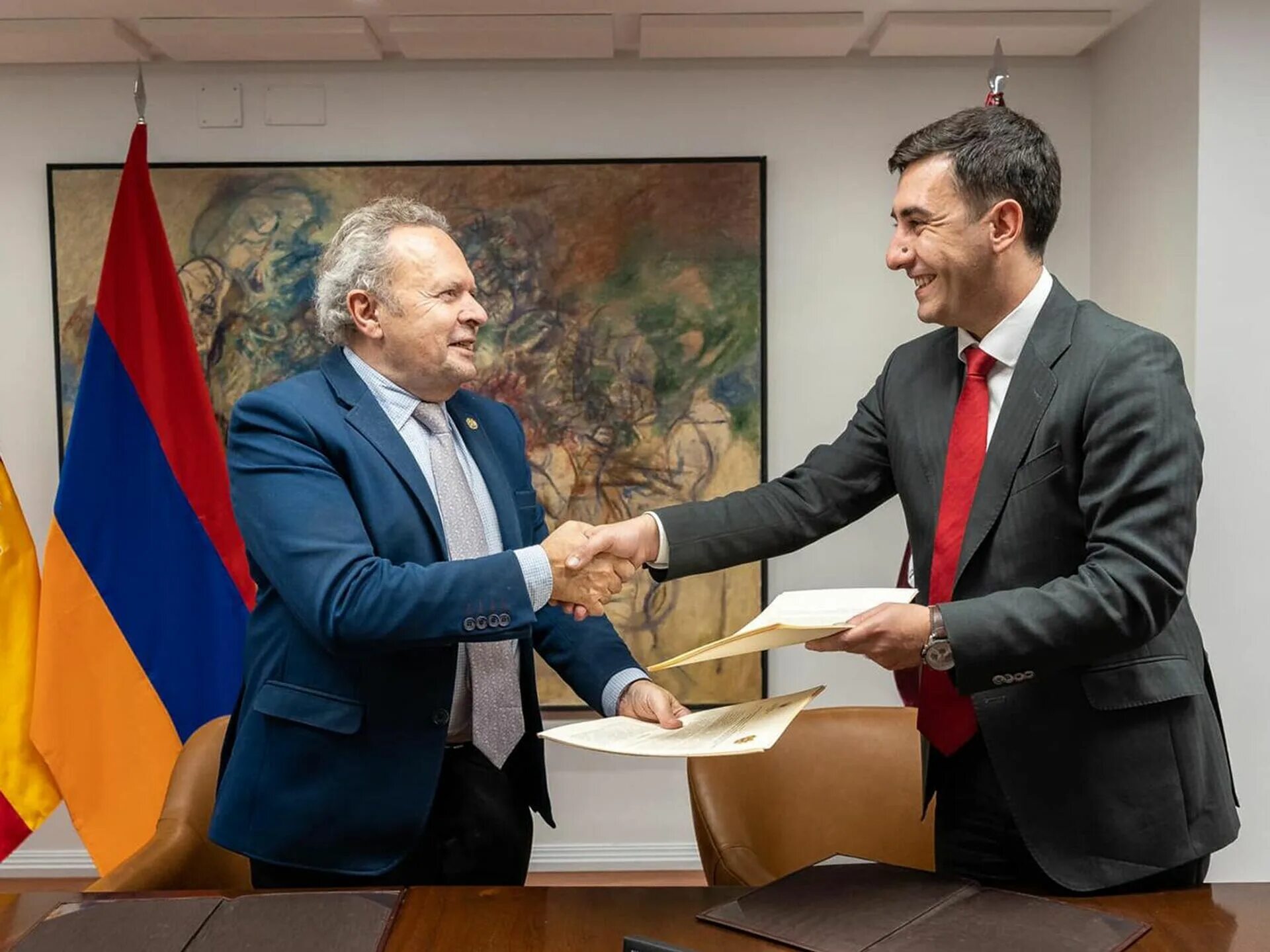 Армения турция. Армения и испания. Рауль евро 2004. Армяне в азербайджане. Контур армении.