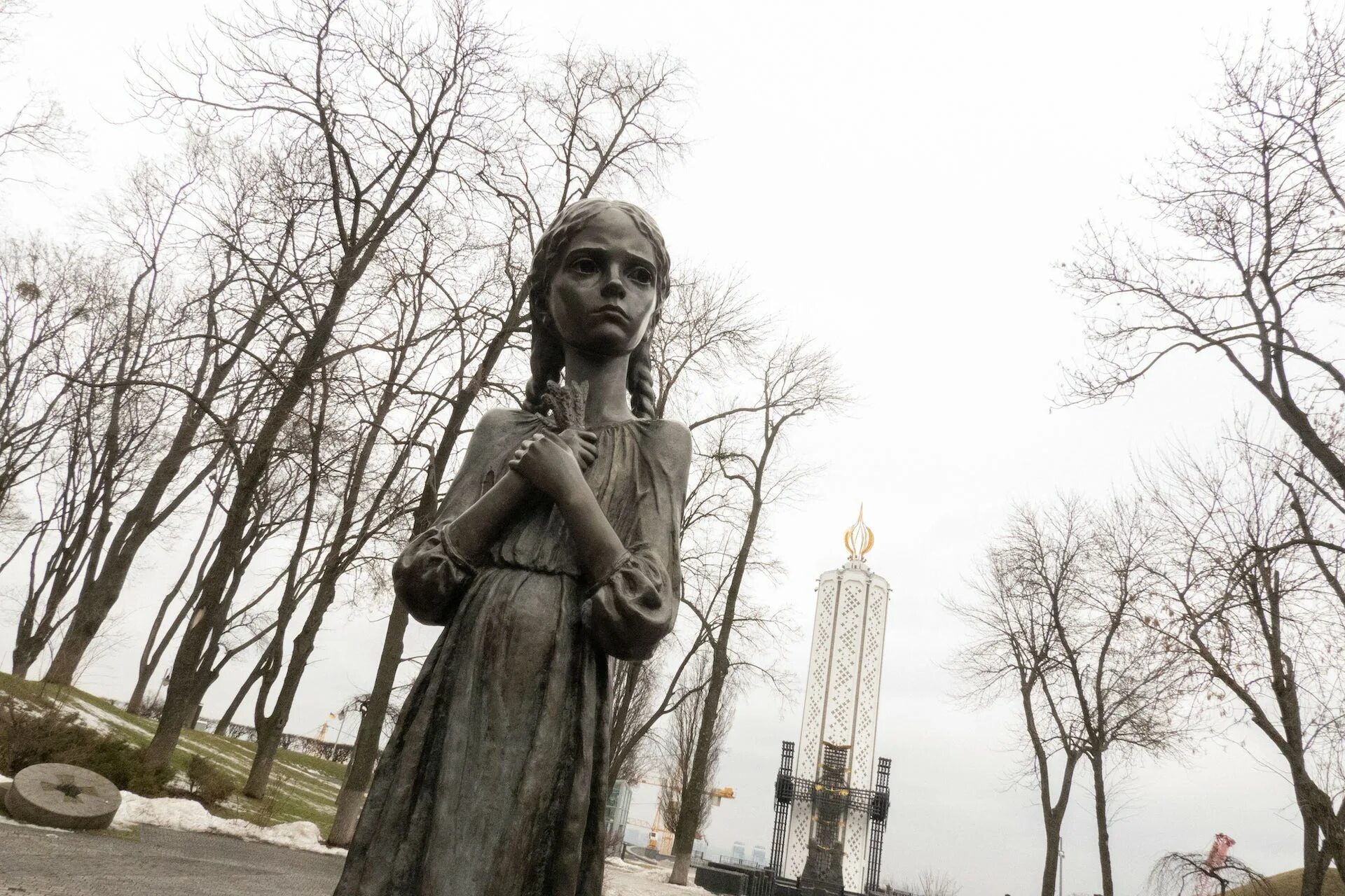 Голод на украине. Памятник Голодомору. Памятник Голодомору в Украине. Голодомор в Украине 1932-1933.