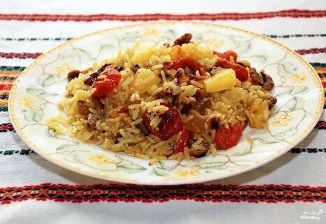 Постный плов с сухофруктами и рисом