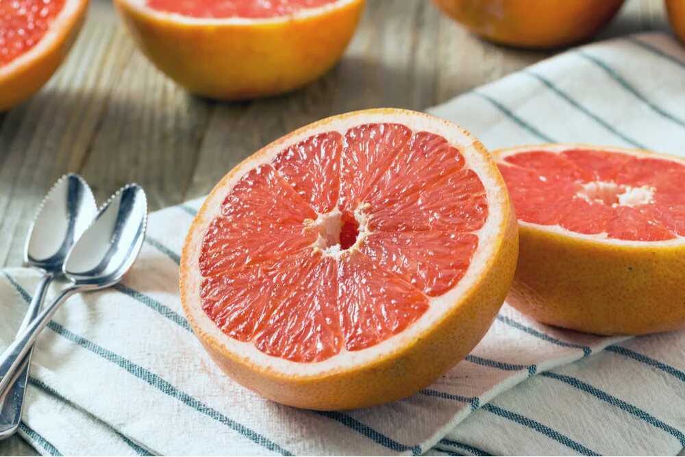 Как использовать грейпфрут. Ruby grapefruit. рубиновый грейпфрут. грейпфрут красный. грейпфрут фото.