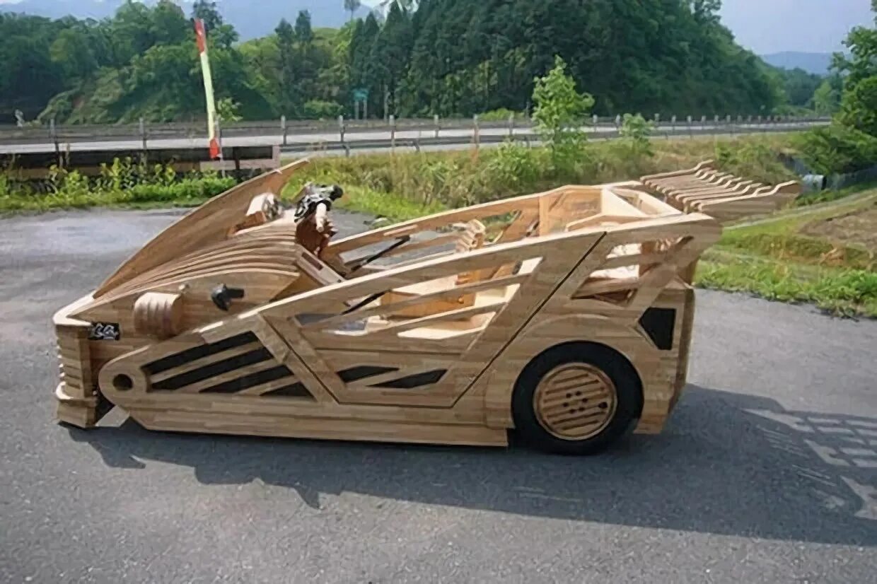 Автомобиль из дерева. Деревянные машинки. Самодельная деревянная машина. Машинка из фанеры. Машины которые можно собирать