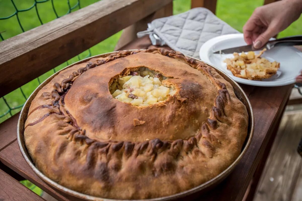 Беляш с мясом и картошкой рецепт. Татарские национальные блюда зур бэлиш. Татарский пирог балиш. Пирог зур бэлиш. Татарская КУХНЯЗУР Элиш.