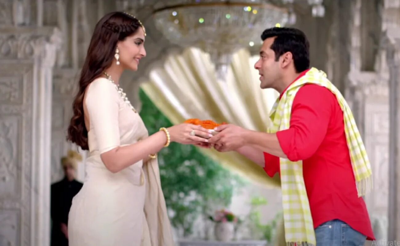 Прем 2015. Неуловимый прем prem ratan dhan payo 2015. сонам капур неуловимый прем. салман кхан и сонам капур.