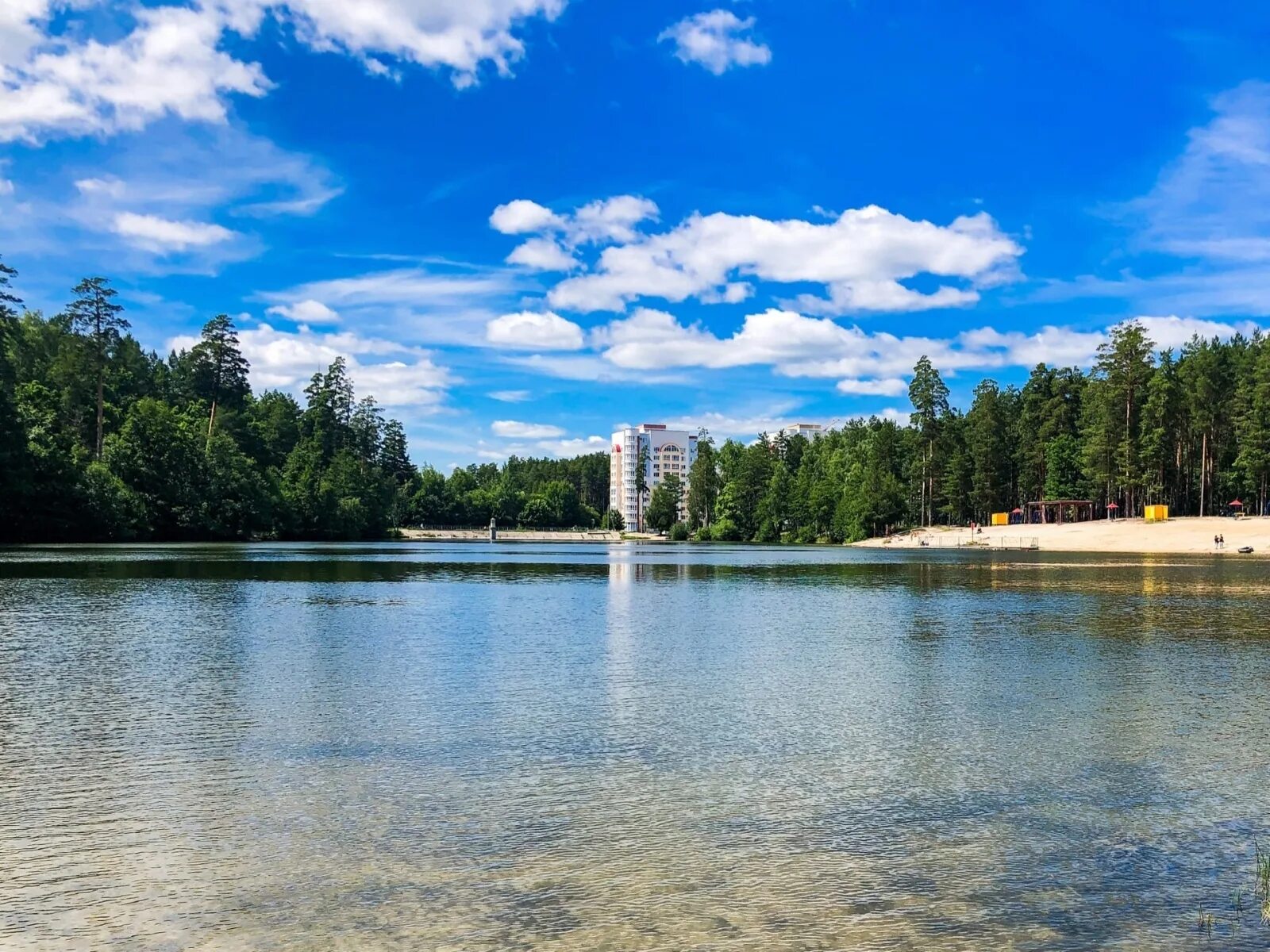 Город заречный где. Заречный Свердловская область водохранилище. Плотина Заречный Свердловская. Ривьера Заречный Свердловская область.