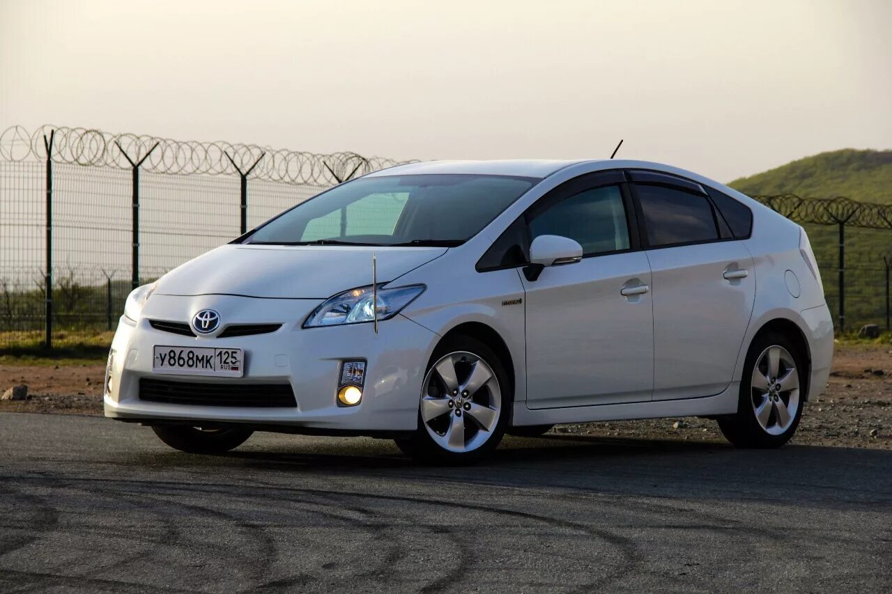 Приус 30. Приус 20. Toyota Prius 30. Тойота Приус на 17.