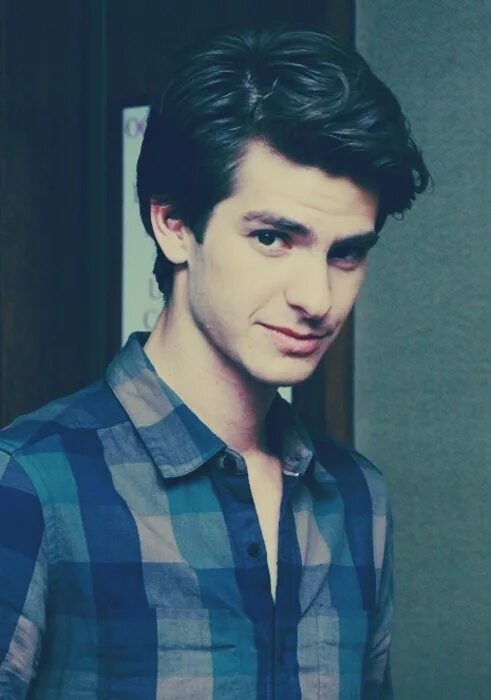 Dark andrew. Эндрю гарфилд. эндрю гарфилд в молодости. эндрю гарфилд римус люпин. andrew garfield в молодости.