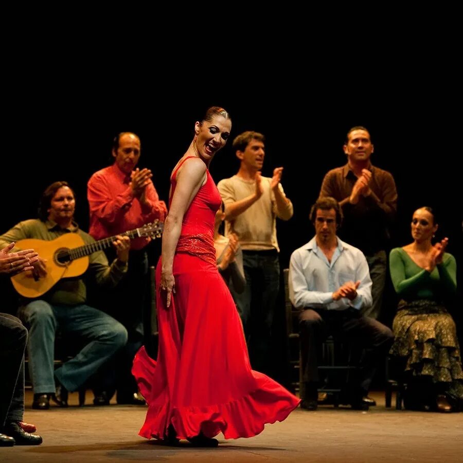 Tablao flamenco мадрид. Испанские музыканты фламенко. Андалусия фламенко. Мариачи мехико. Хондо фламенко.