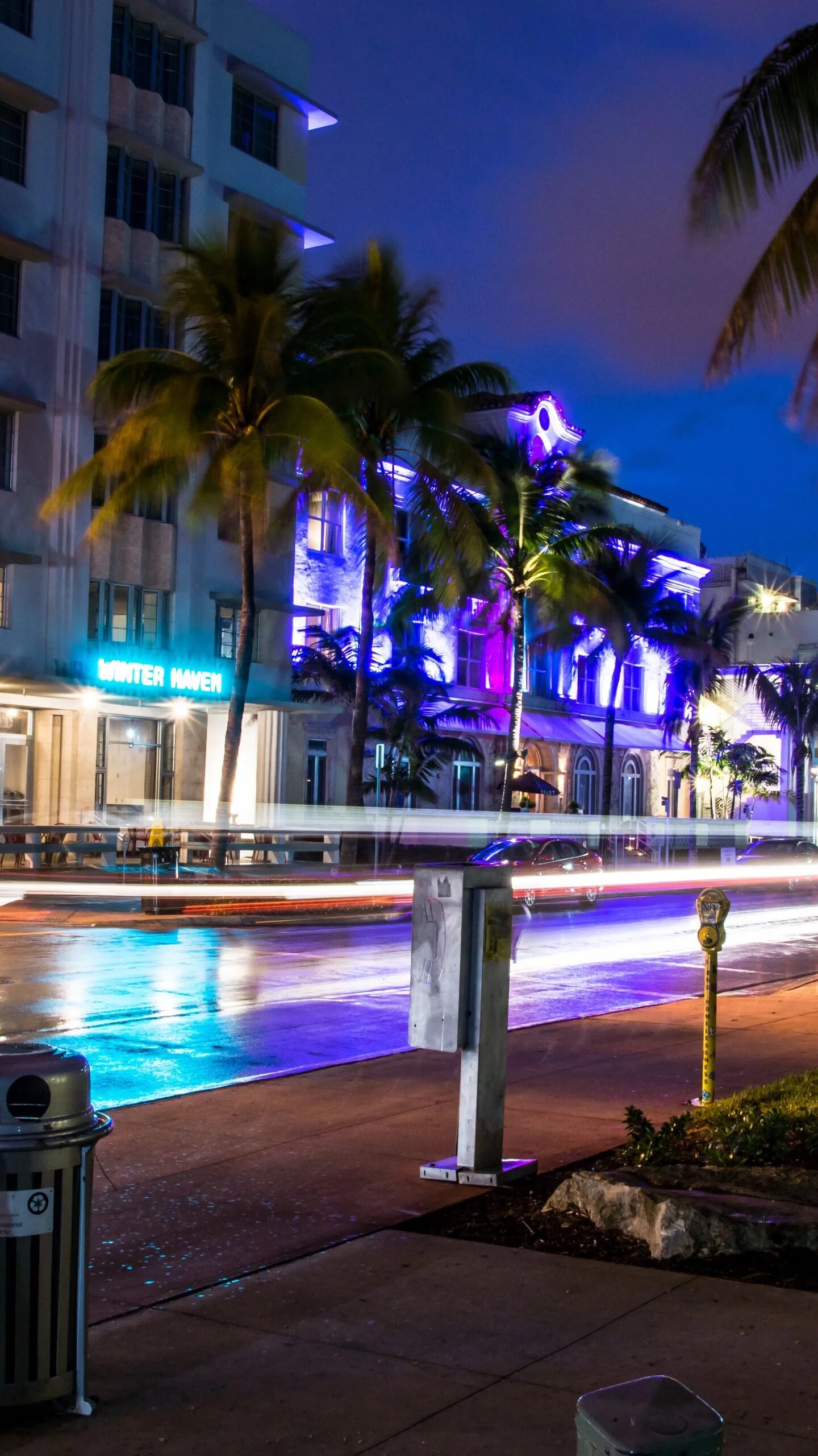 Саут бич майами. Кокосовый оазис майами. Miami skyline. Miami телефон. Майами на рабочий стол.