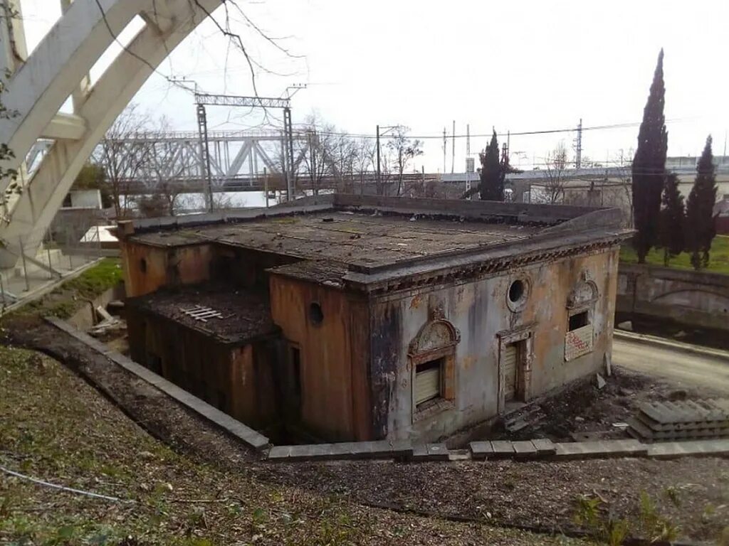 Реставрация сочи. Насосная станция. на мацесте. насосная станция сочи мацеста. заброшка. заброшенный вокзал в сочи.