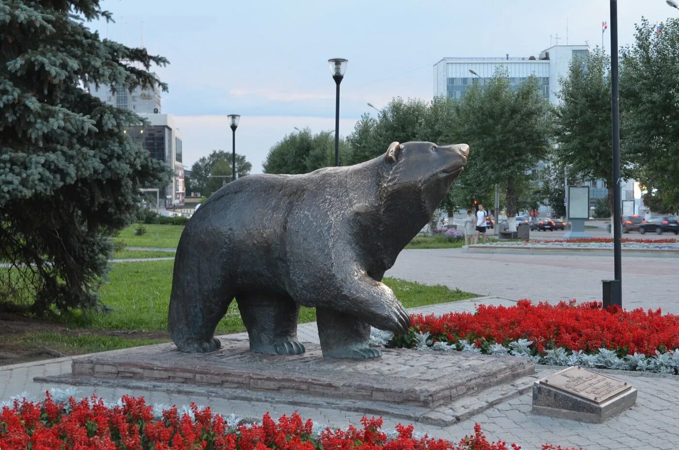 Пермь достопримечательности края. Легенда о пермском медведе пермь. скульптура легенда о пермском медведе пермь. пермский медведь памятник. памятник медведю в перми.