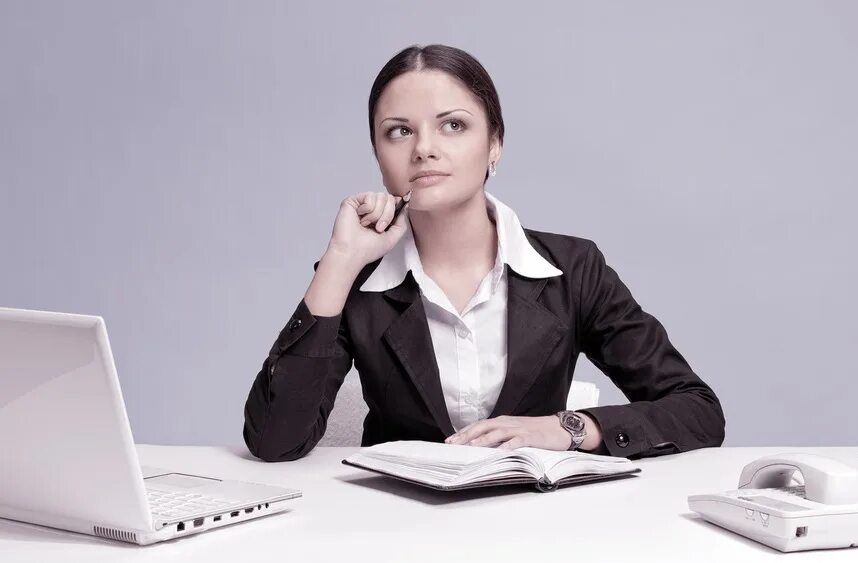 Менеджер по продажам. Офисный сотрудник. Открытие бизнеса. Трудолюбивый человек в офисе. Менеджмент.