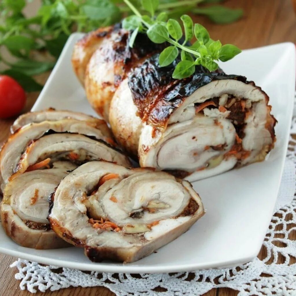 Рецепт рулета с грудки. Рулет куриный деликатесный. куриный рулет с черносливом. рулетик куриный «деликатесный». рулет из куриной грудки с черносливом.