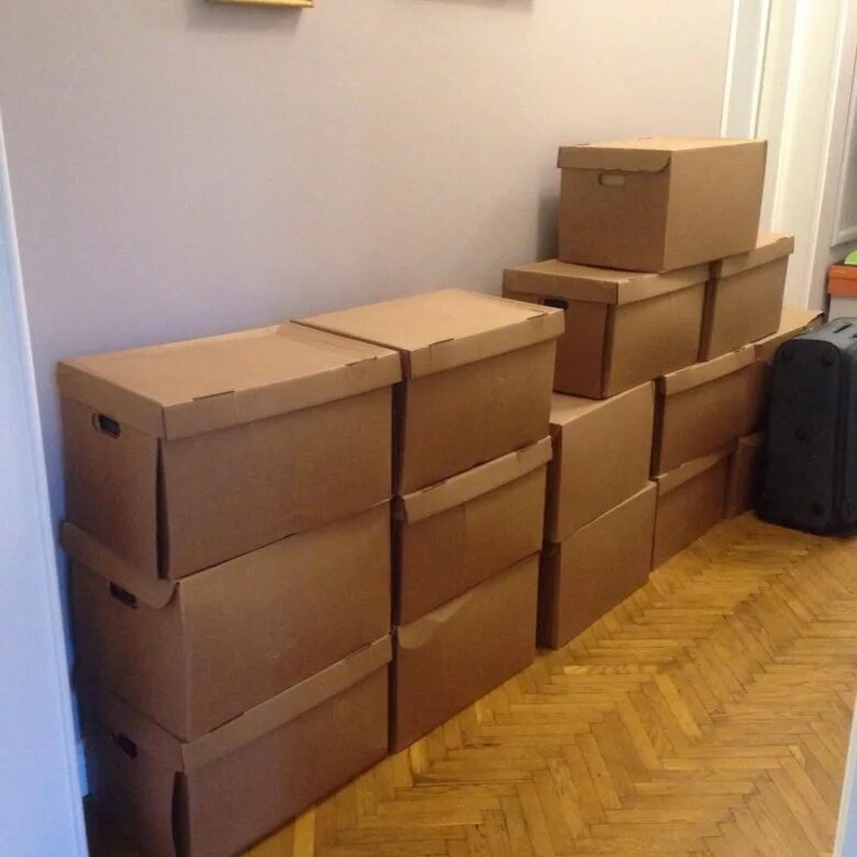 Коробки для переезда купить недорого. Коробки для переезда. Коробки ящики для переезда. Переезд с коробками. Большая коробка.
