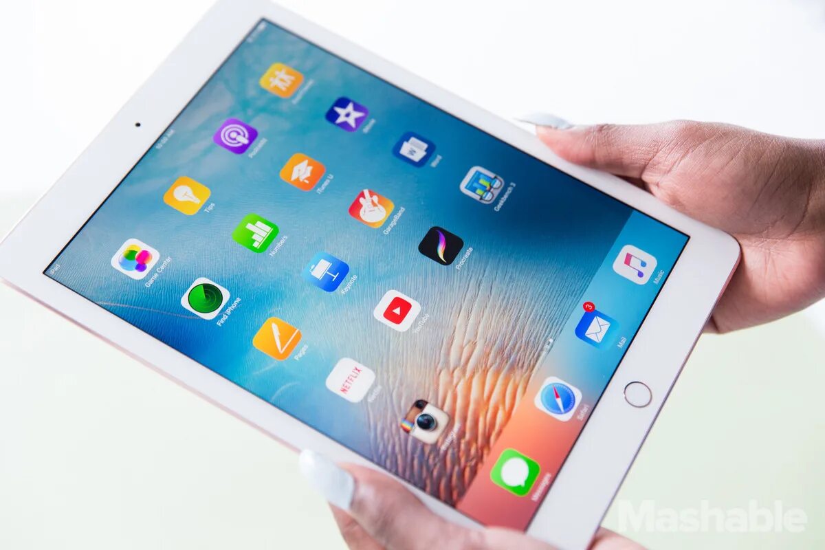 Ipad 9.7. IPAD Pro 2020 9.7. Айпад 9 7 дюймов. 7.9 Дюйма IPAD. IPAD Mini 7 дюймов.